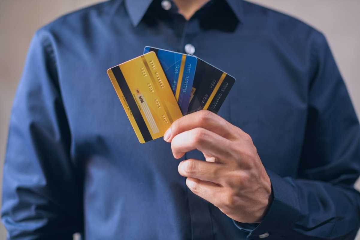 The Best Travel Debit and Credit Cards to Save on Fees Abroad